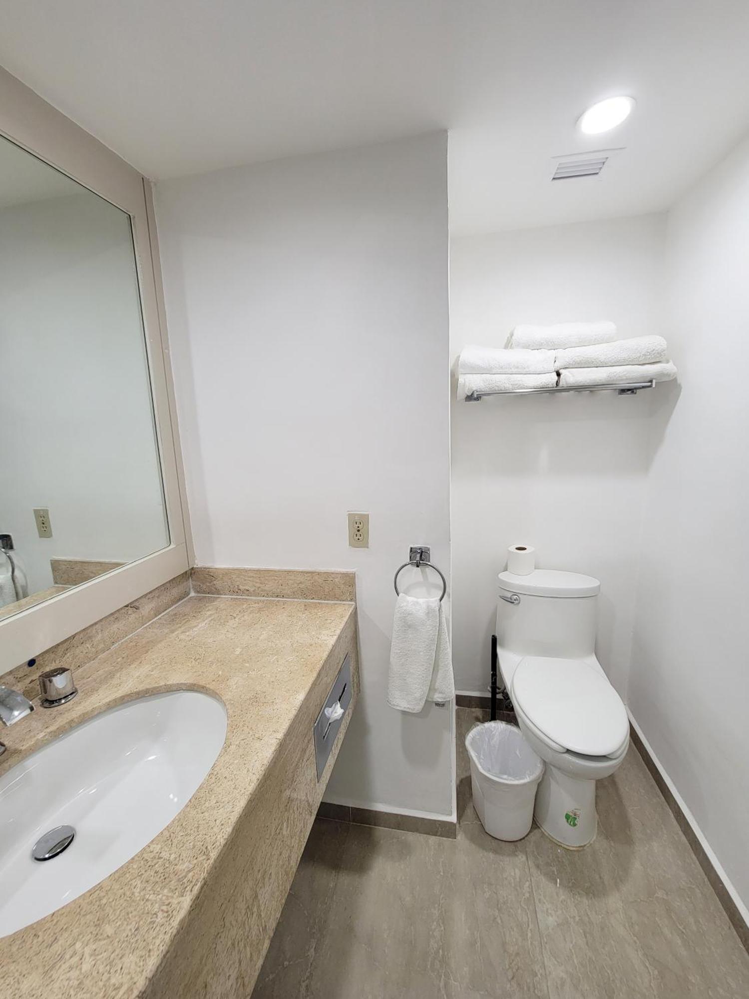 Beachfront Getaway Condo Cancún Buitenkant foto